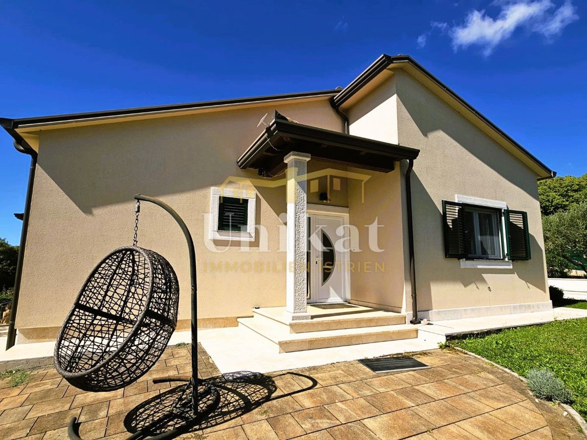 Villetta indipendente - piscina, garage e grande giardino